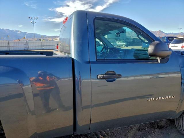 Chevrolet Silverado C1500 Image 2