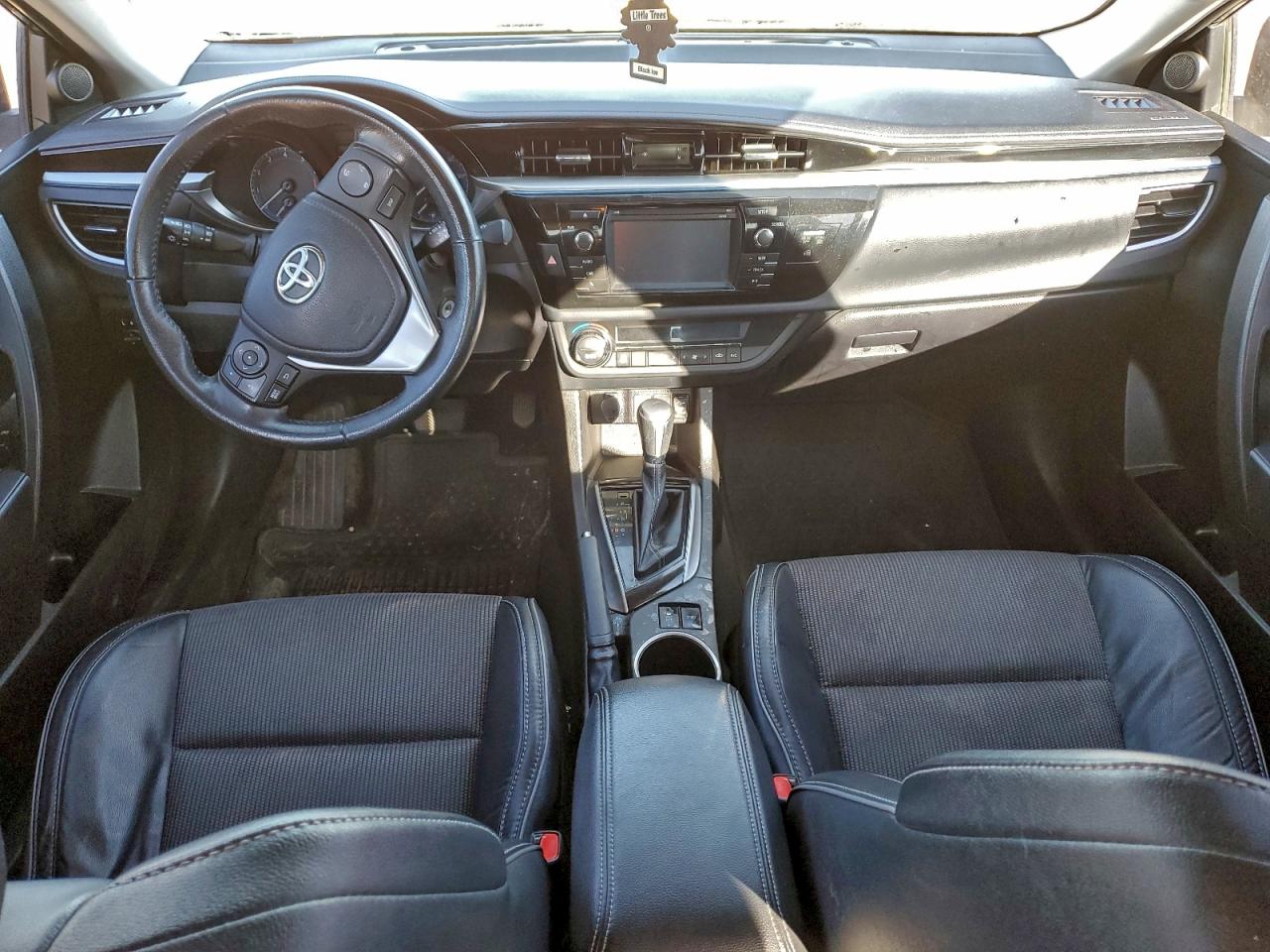 Toyota Corolla L Image 11