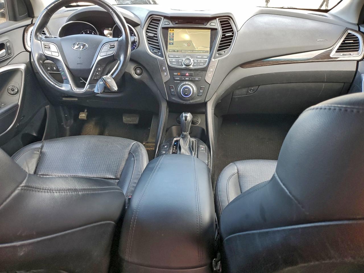 Hyundai SANTA FE Image 4