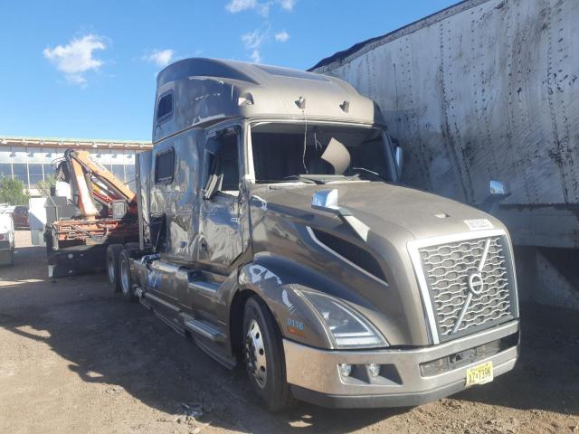  Salvage Volvo Vnl