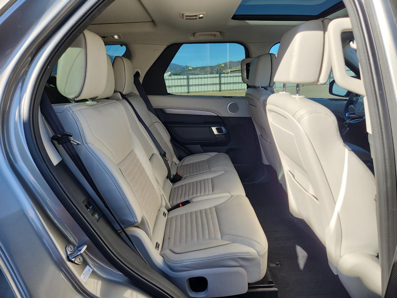 Land Rover Discovery First Edition Image 8