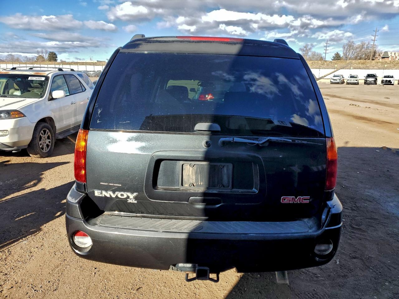 GMC Envoy Xl Image 3