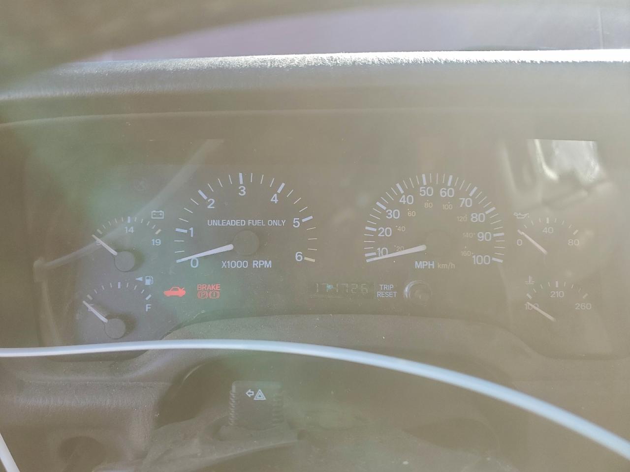 Jeep Grand Cherokee Sport Image 8