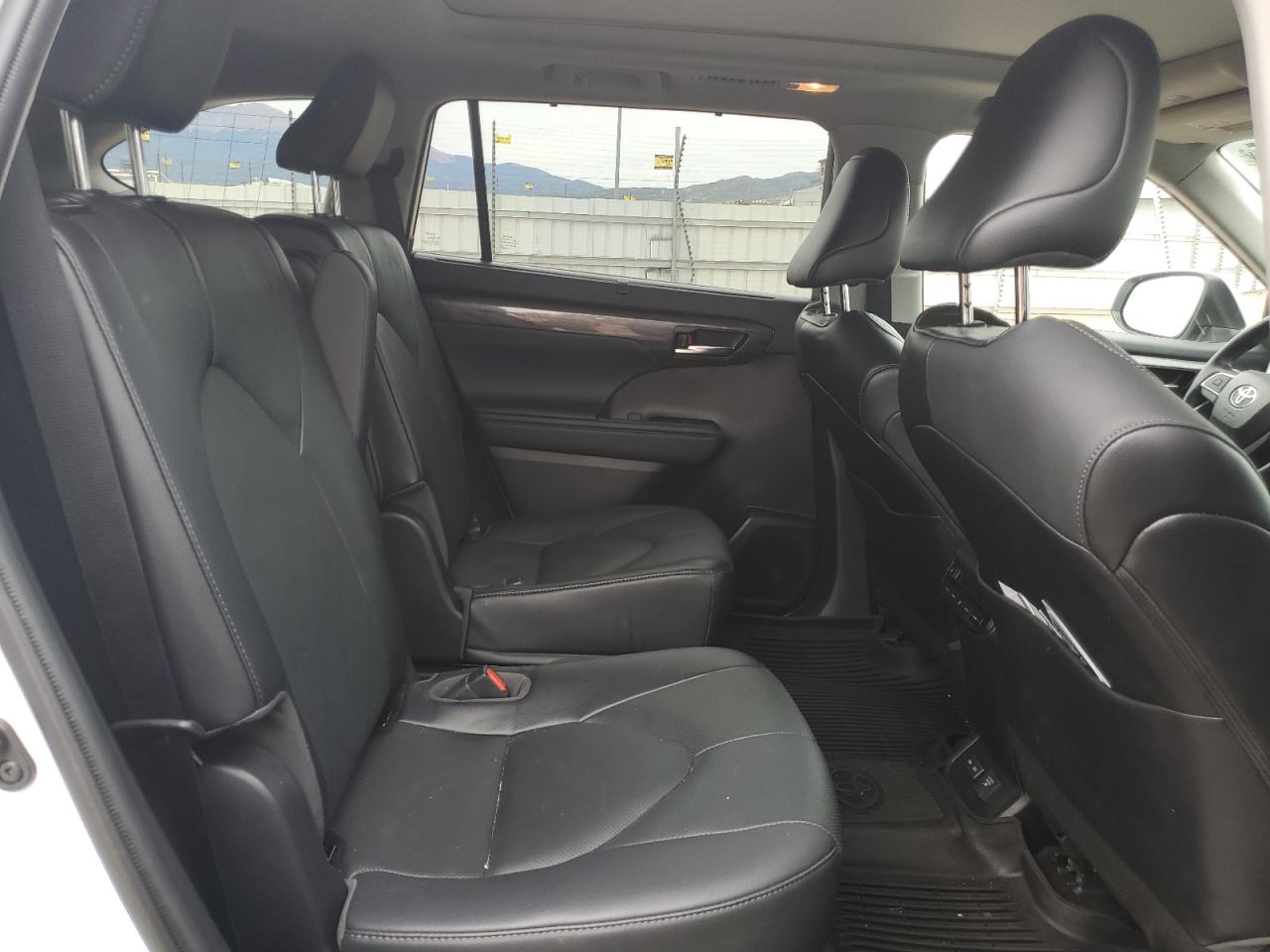 Toyota Highlander Hybrid Platinum Image 7