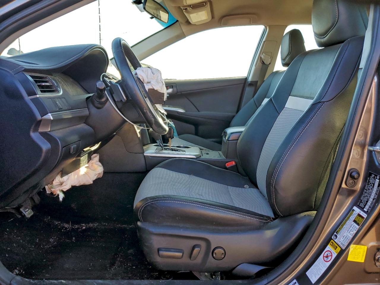 Toyota Camry L Image 11