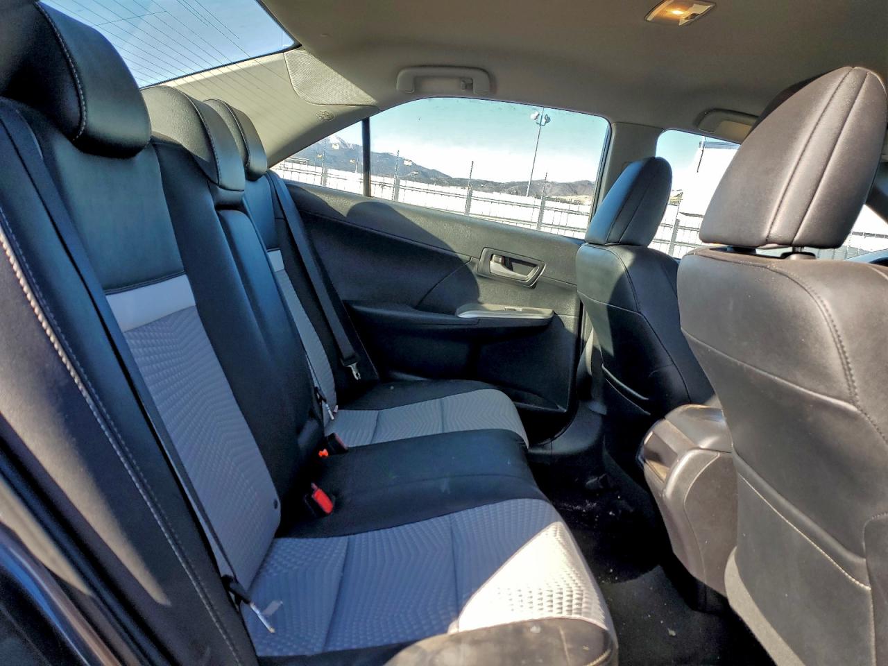 Toyota Camry L Image 7