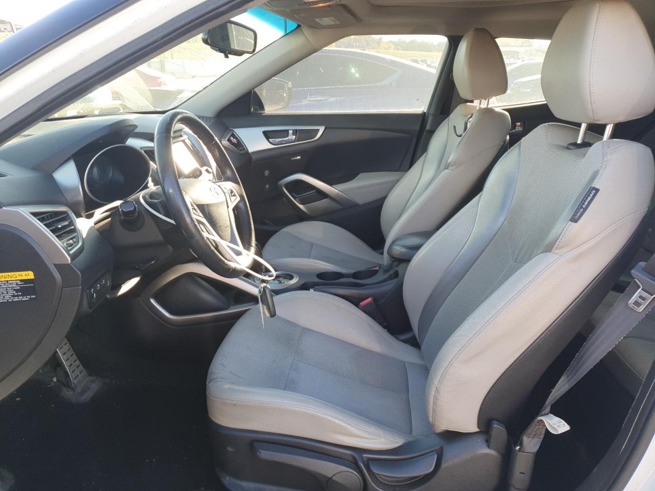 Hyundai VELOSTER Image 7