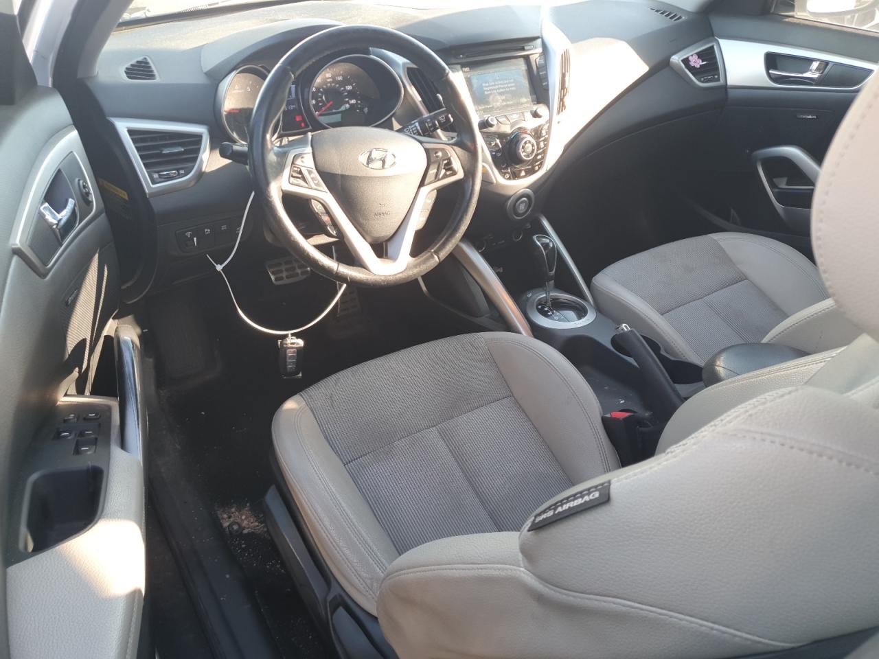 Hyundai VELOSTER Image 10