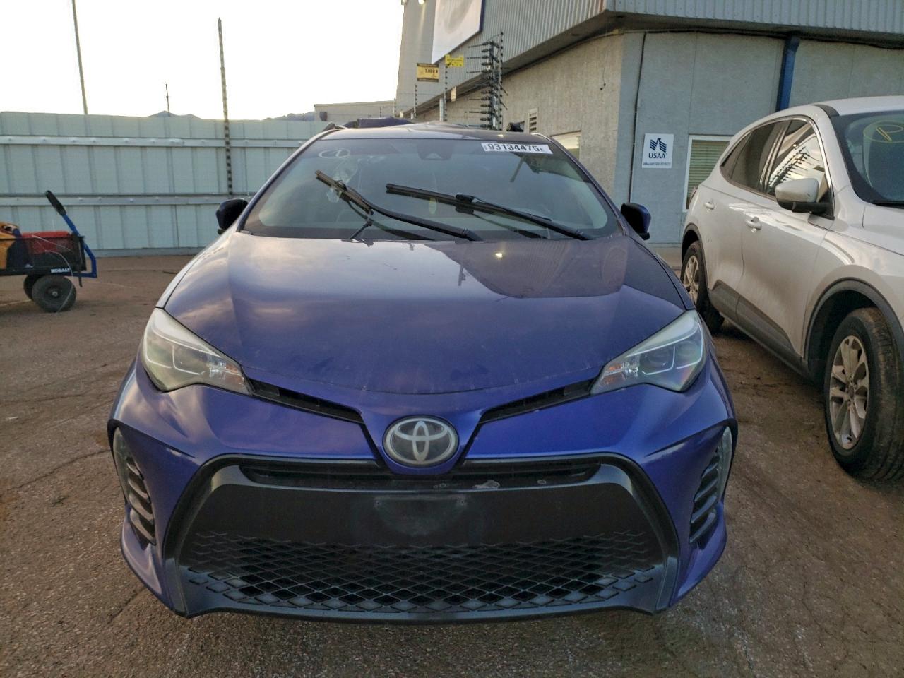 Toyota Corolla L Image 9