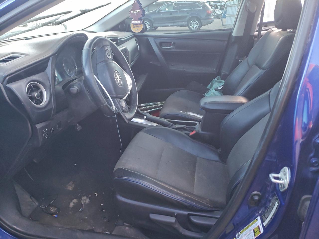 Toyota Corolla L Image 11