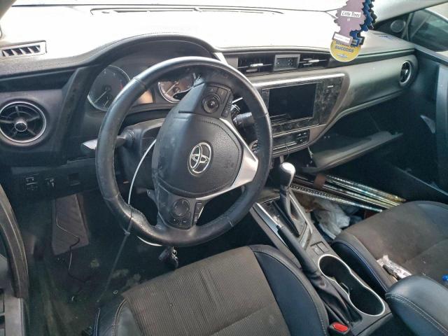 Toyota Corolla L Image 8