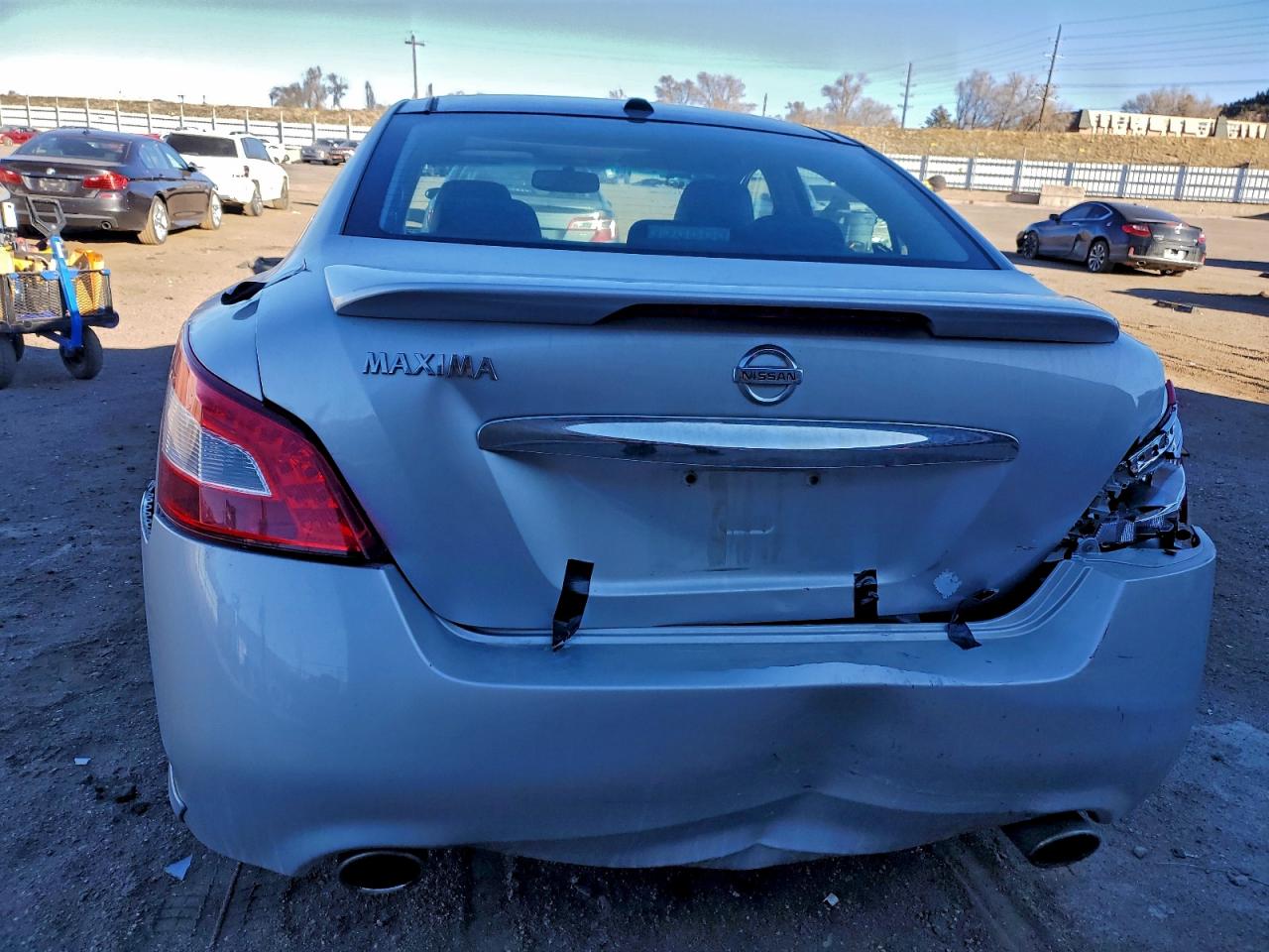 Nissan Maxima S Image 2