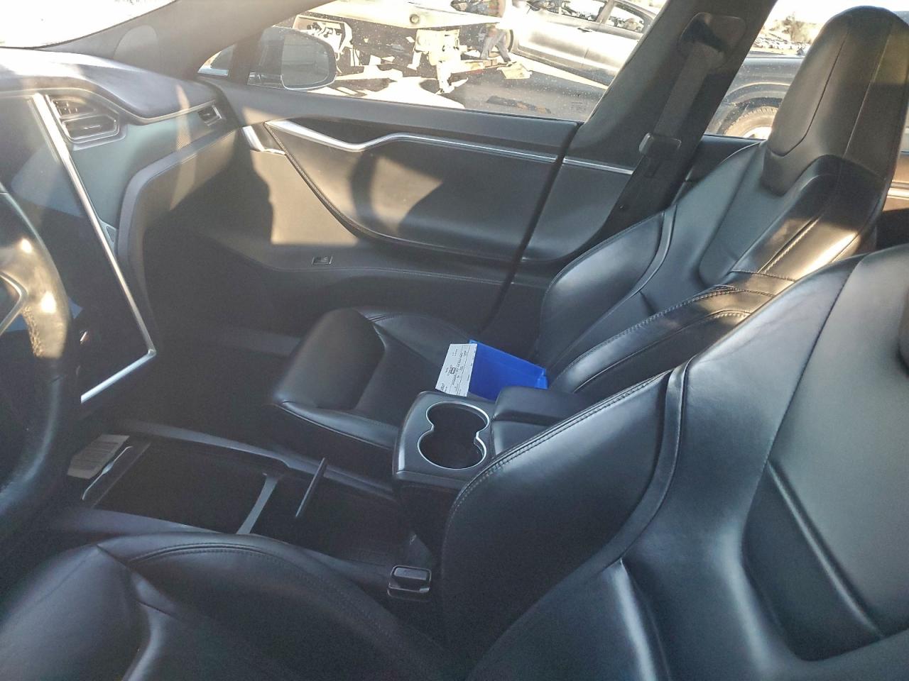 Tesla Model S 85d Image 7