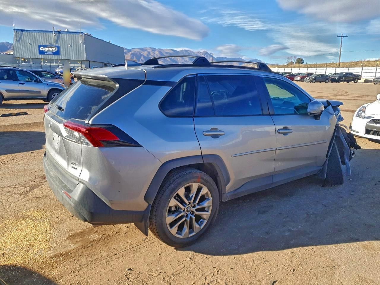 Toyota RAV4 Xle Premium Image 4