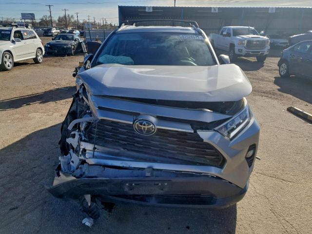 Toyota RAV4 Xle Premium Image 11