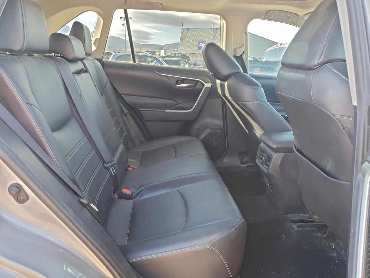 Toyota RAV4 Xle Premium Image 7