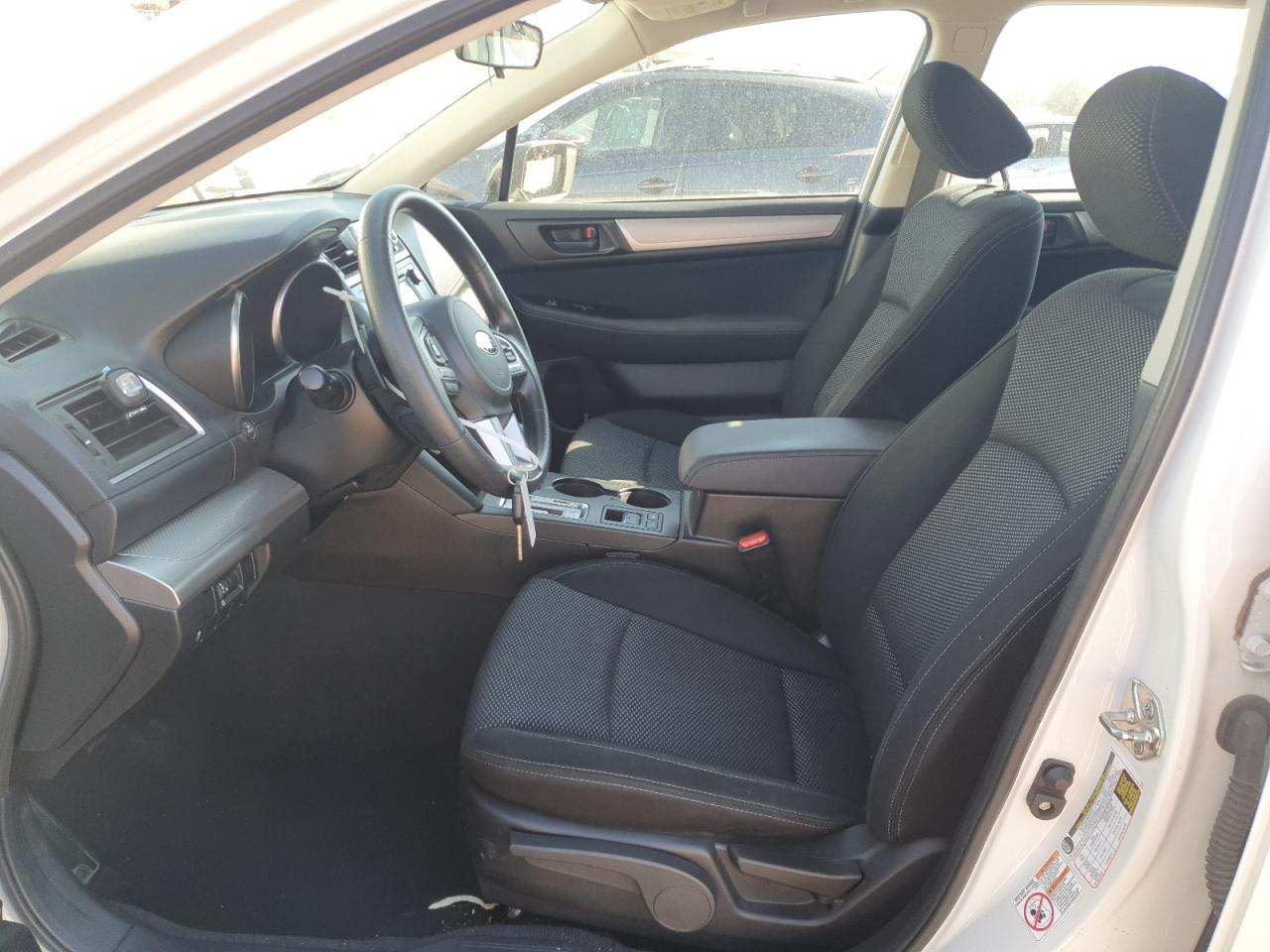 Subaru Outback 2.5i Image 5
