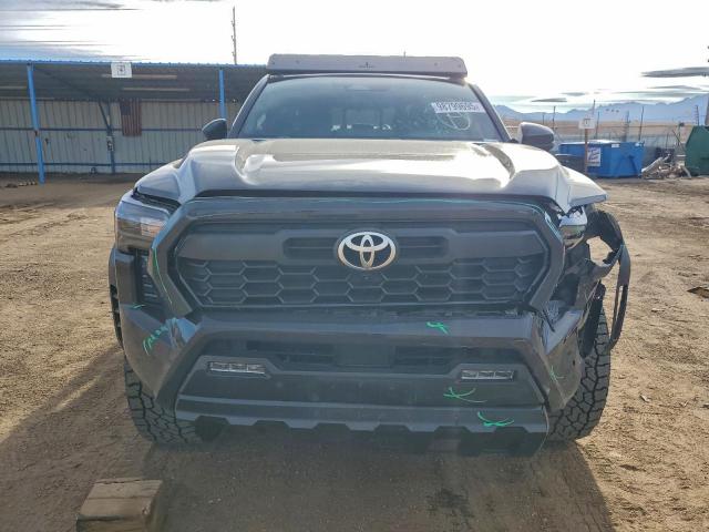 Toyota Tacoma Double Cab Image 3