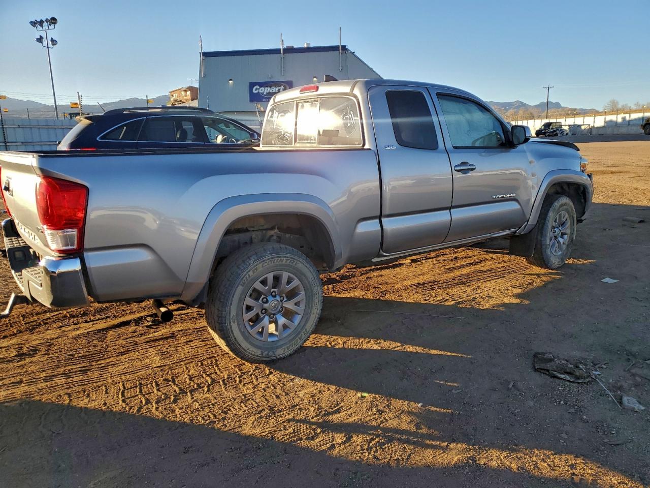 Toyota Tacoma Access Cab Image 3