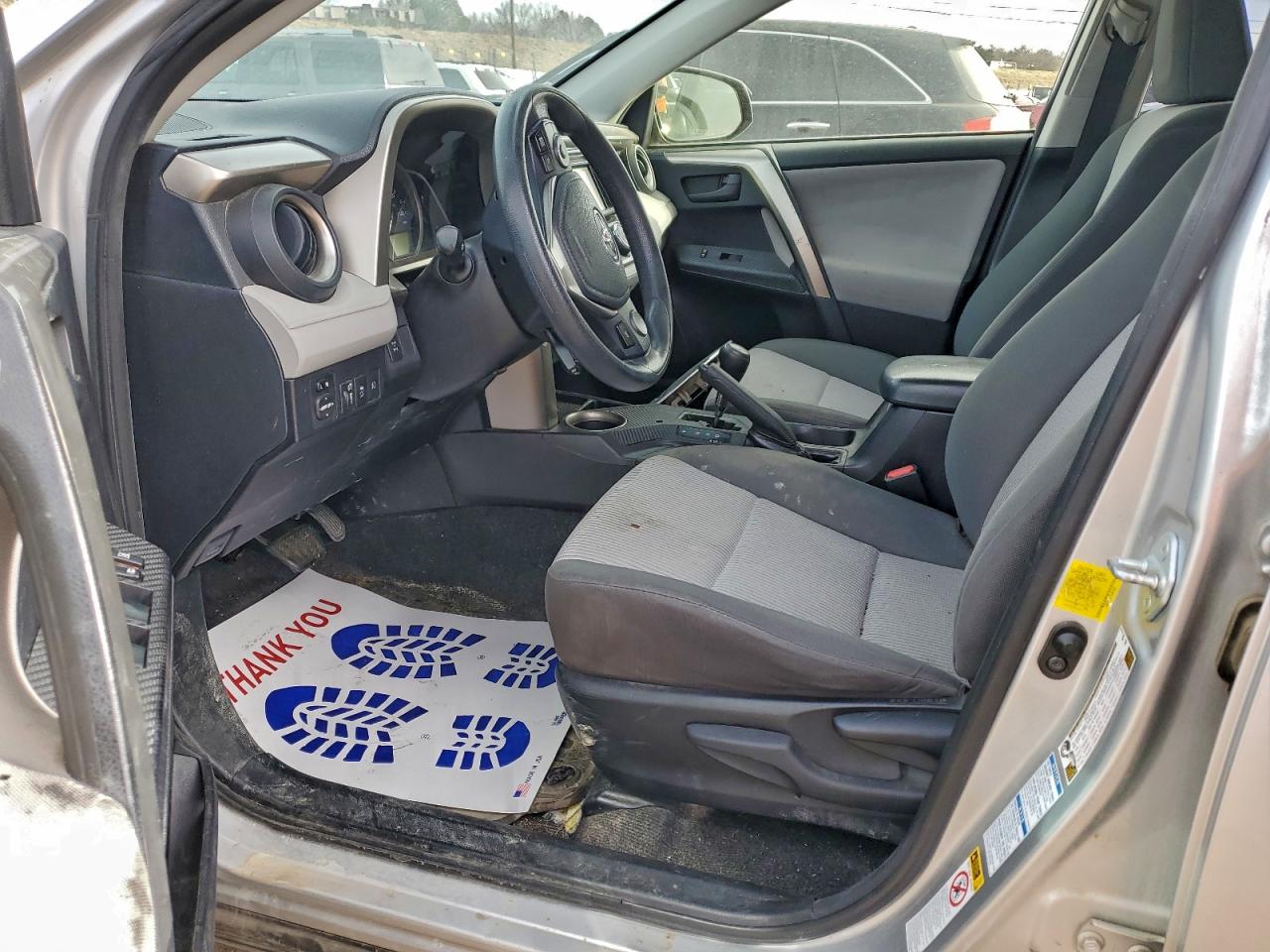 Toyota RAV4 Le Image 3