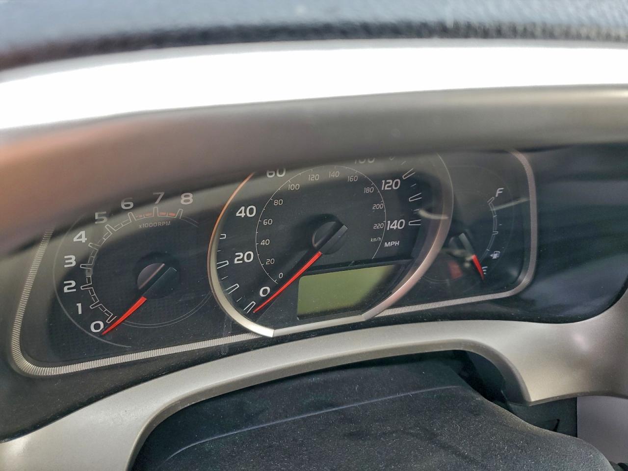 Toyota RAV4 Le Image 9