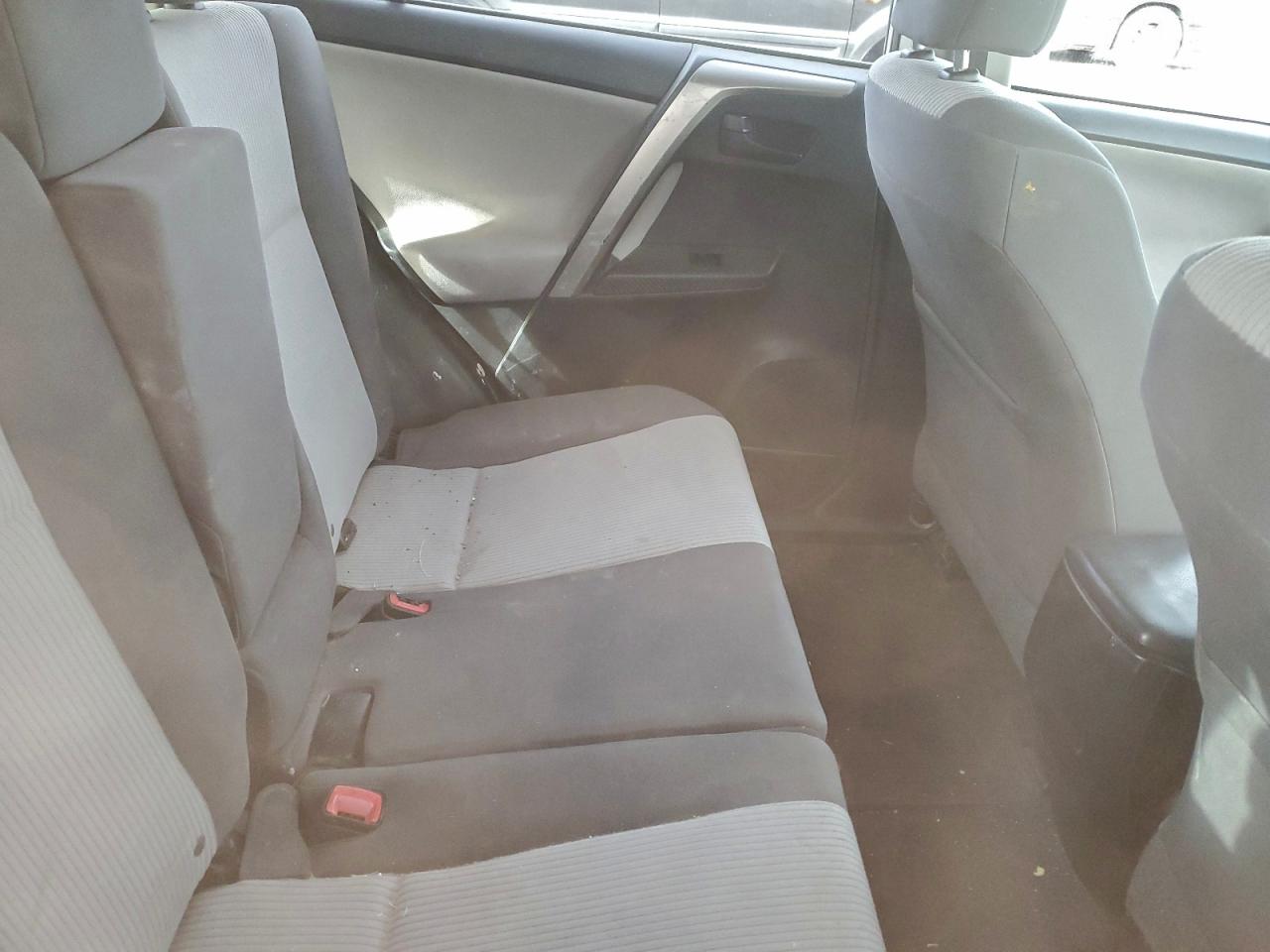 Toyota RAV4 Le Image 6