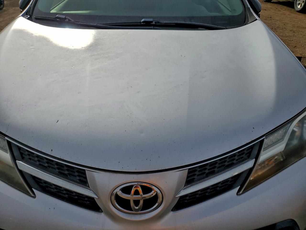 Toyota RAV4 Le Image 12