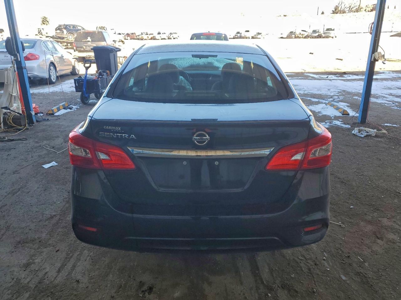 Nissan Sentra S Image 4