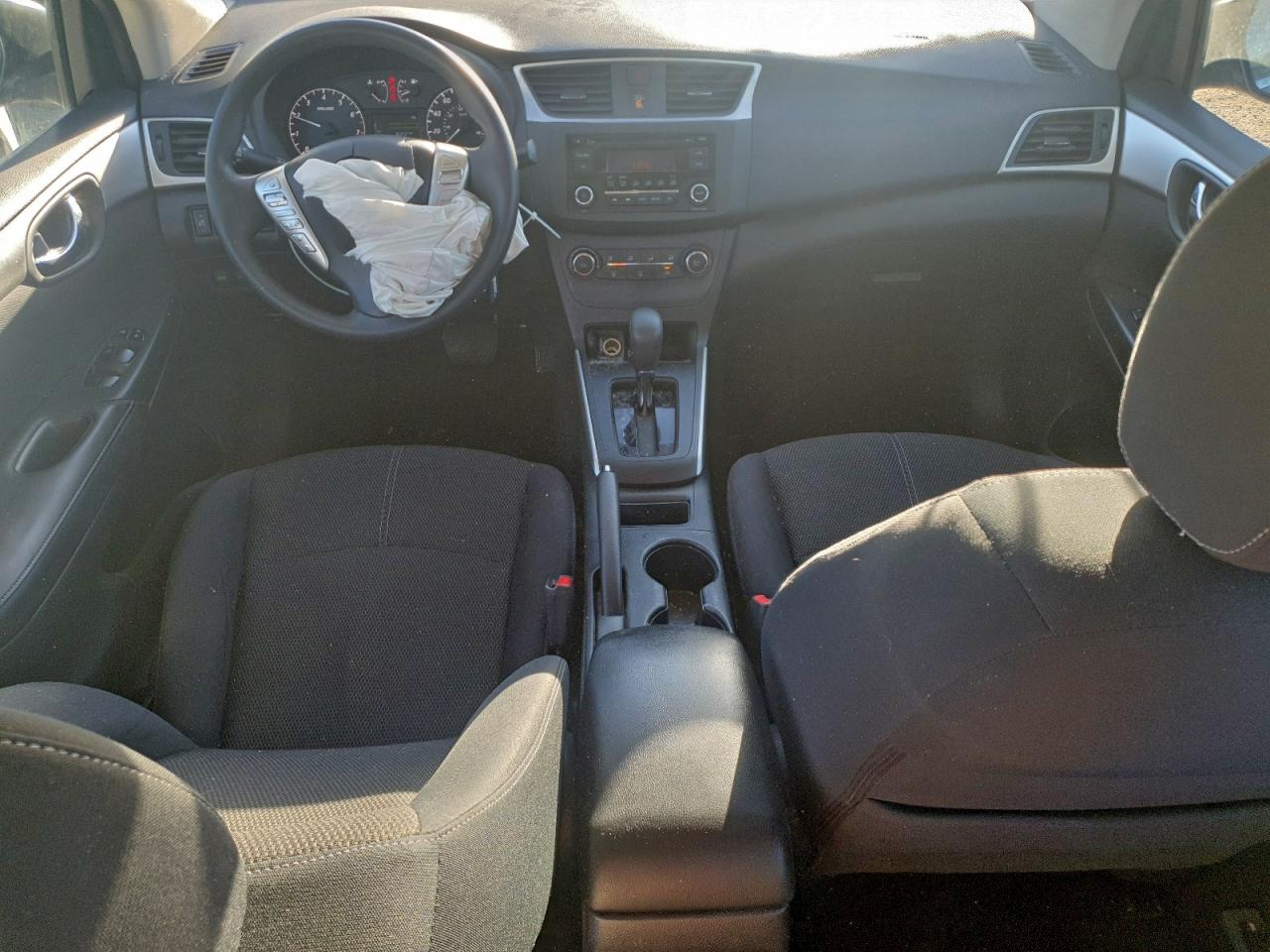 Nissan Sentra S Image 5
