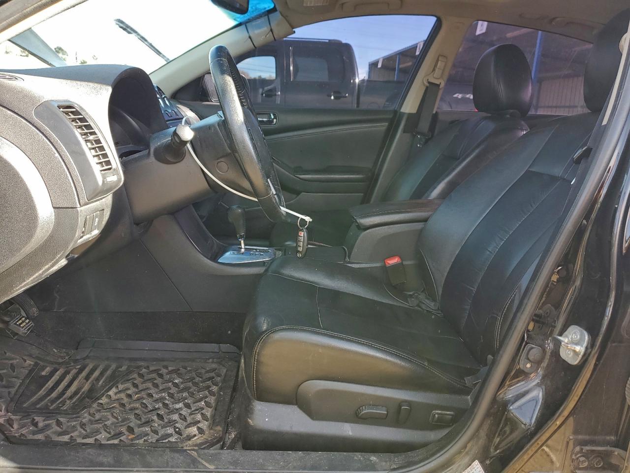 Nissan Altima Sr Image 13