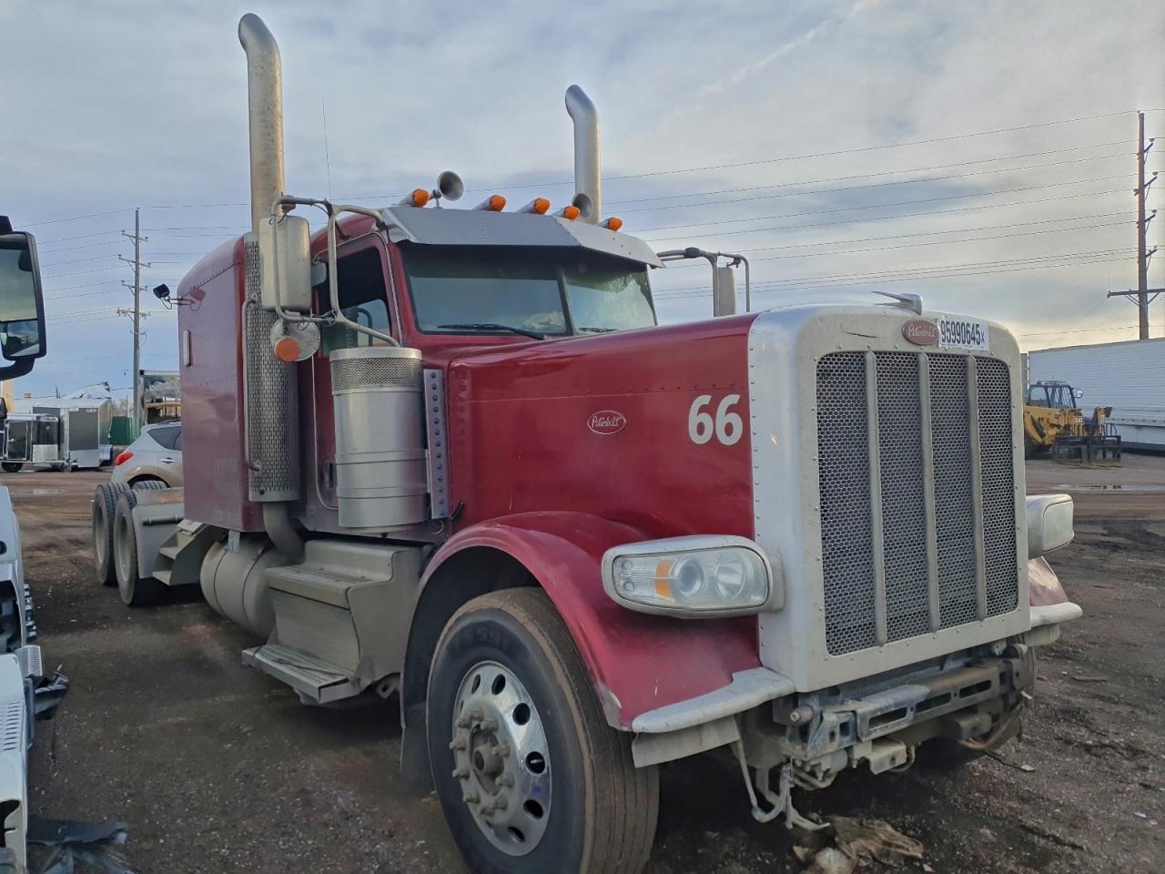 Peterbilt 389 Image 1
