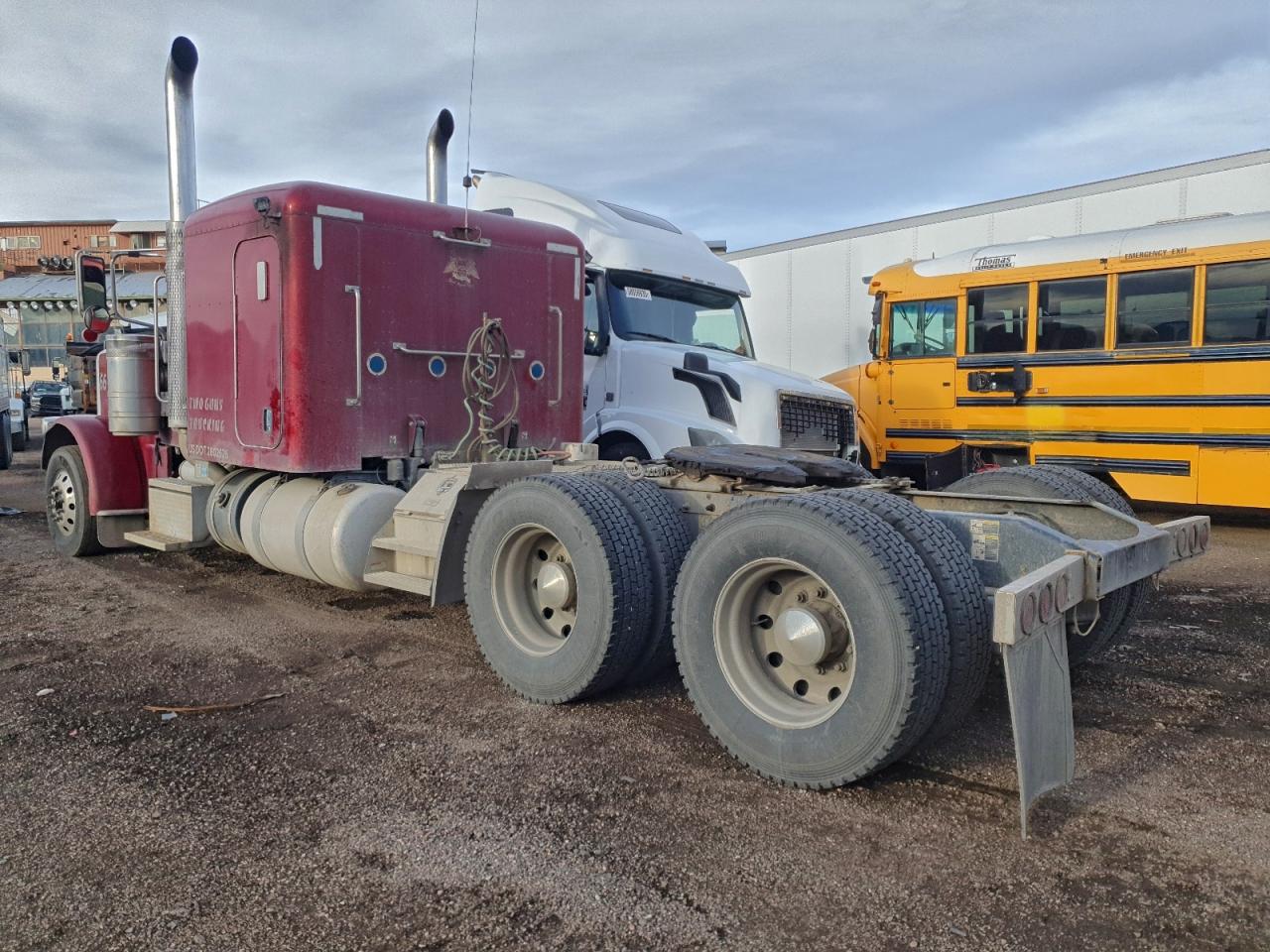 Peterbilt 389 Image 3