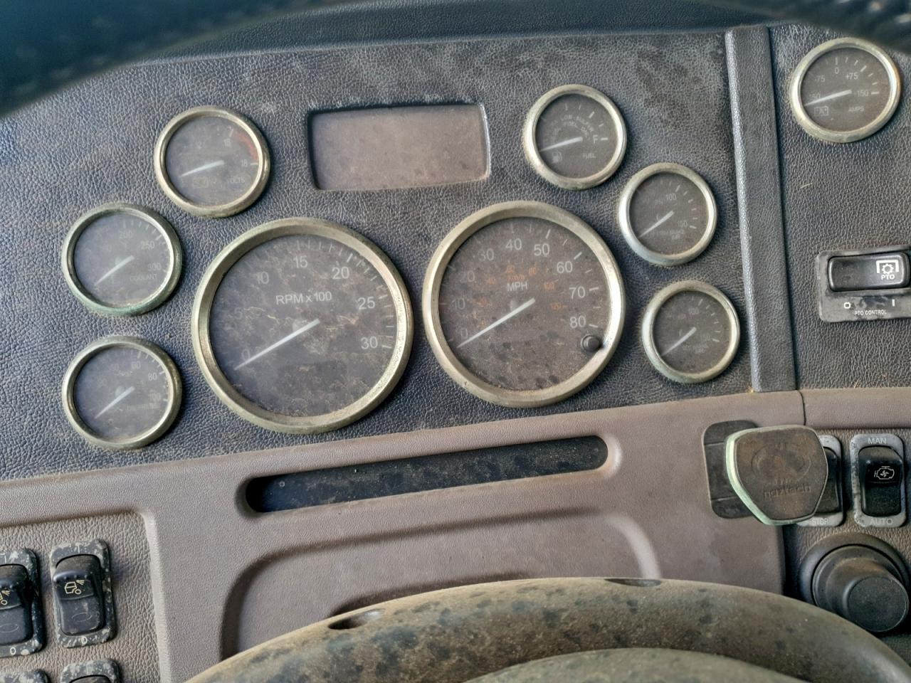 Peterbilt 389 Image 9