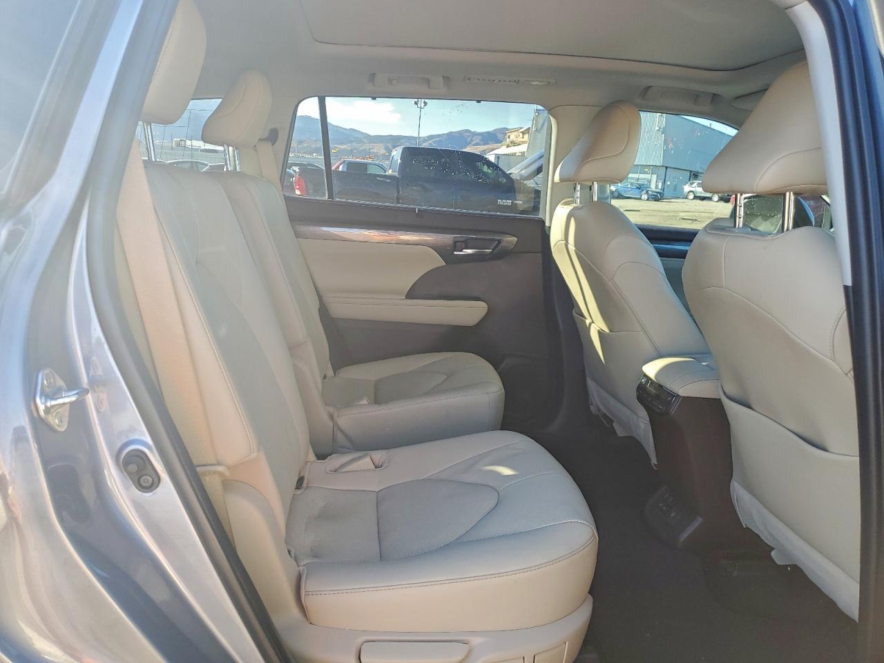 Toyota Highlander Platinum Image 13