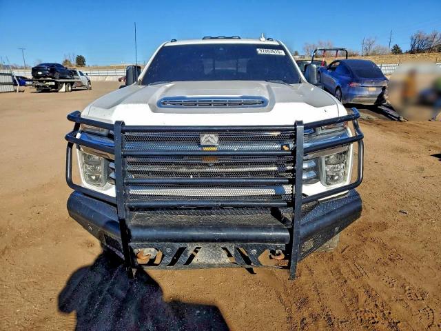 Chevrolet Silverado K2500 High Country Image 3