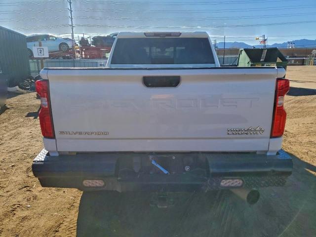 Chevrolet Silverado K2500 High Country Image 9