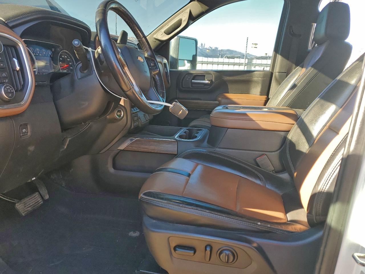 Chevrolet Silverado K2500 High Country Image 8