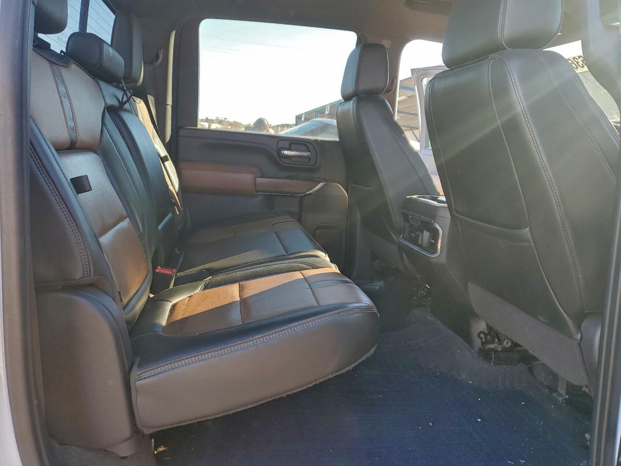 Chevrolet Silverado K2500 High Country Image 6