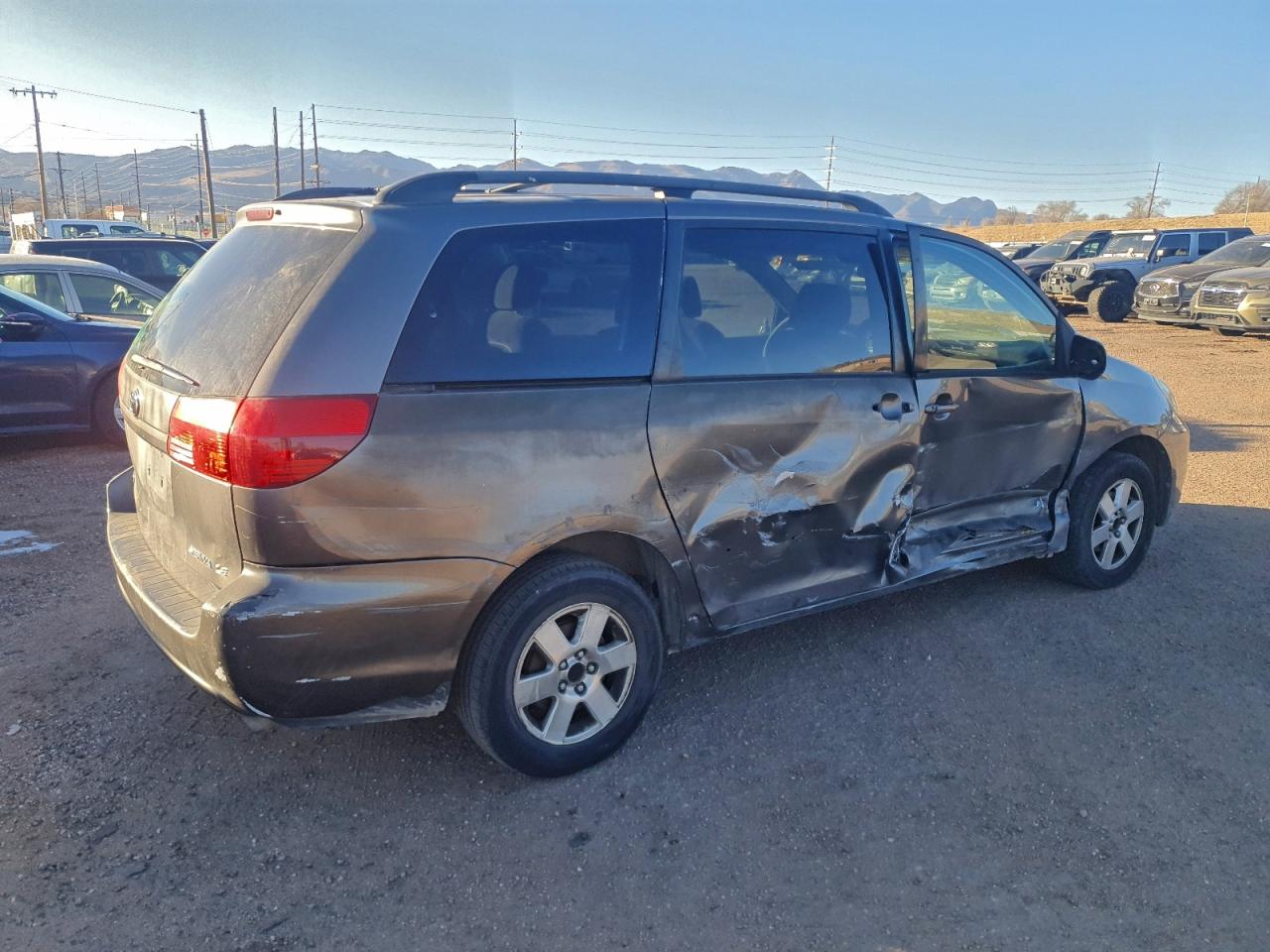 Toyota Sienna Ce Image 10