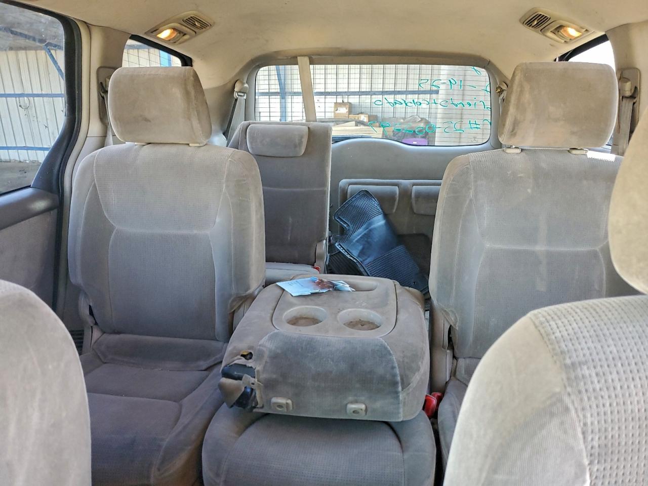 Toyota Sienna Ce Image 12