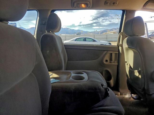 Toyota Sienna Ce Image 13