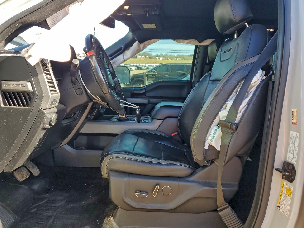 Ford F-150 Raptor Image 8