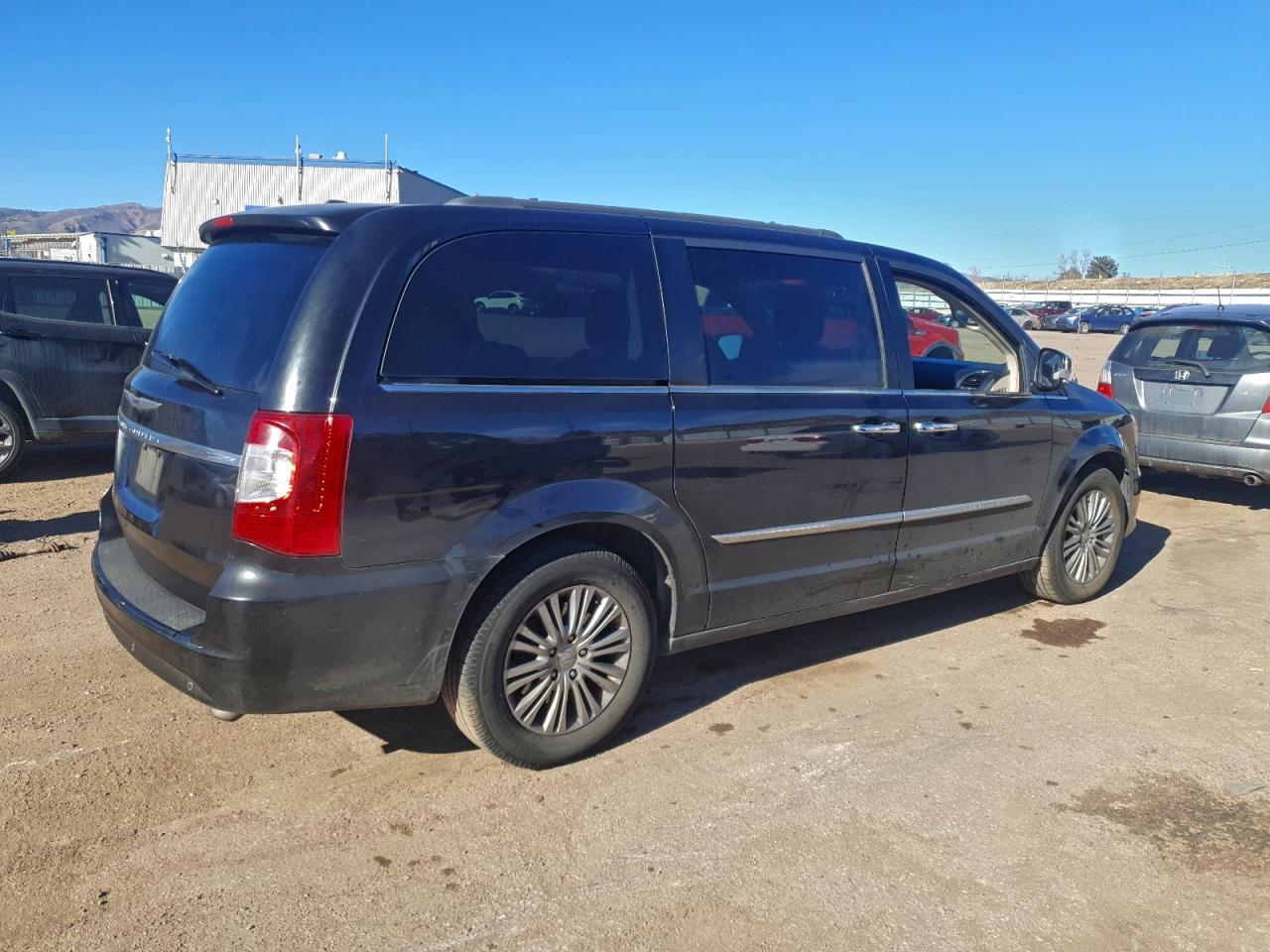 Chrysler Minivan Touring L Image 3