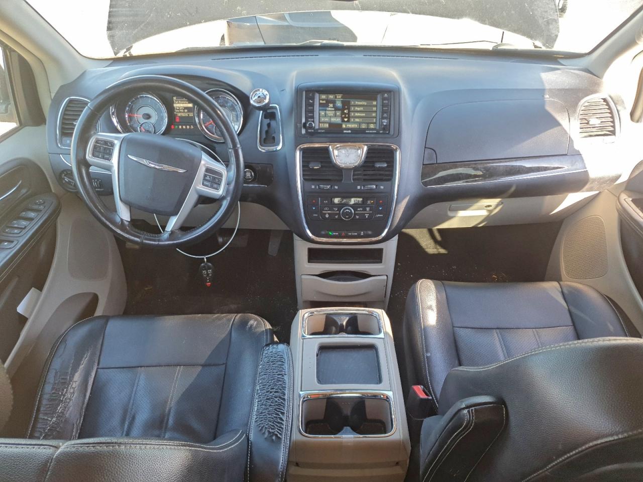 Chrysler Minivan Touring L Image 9