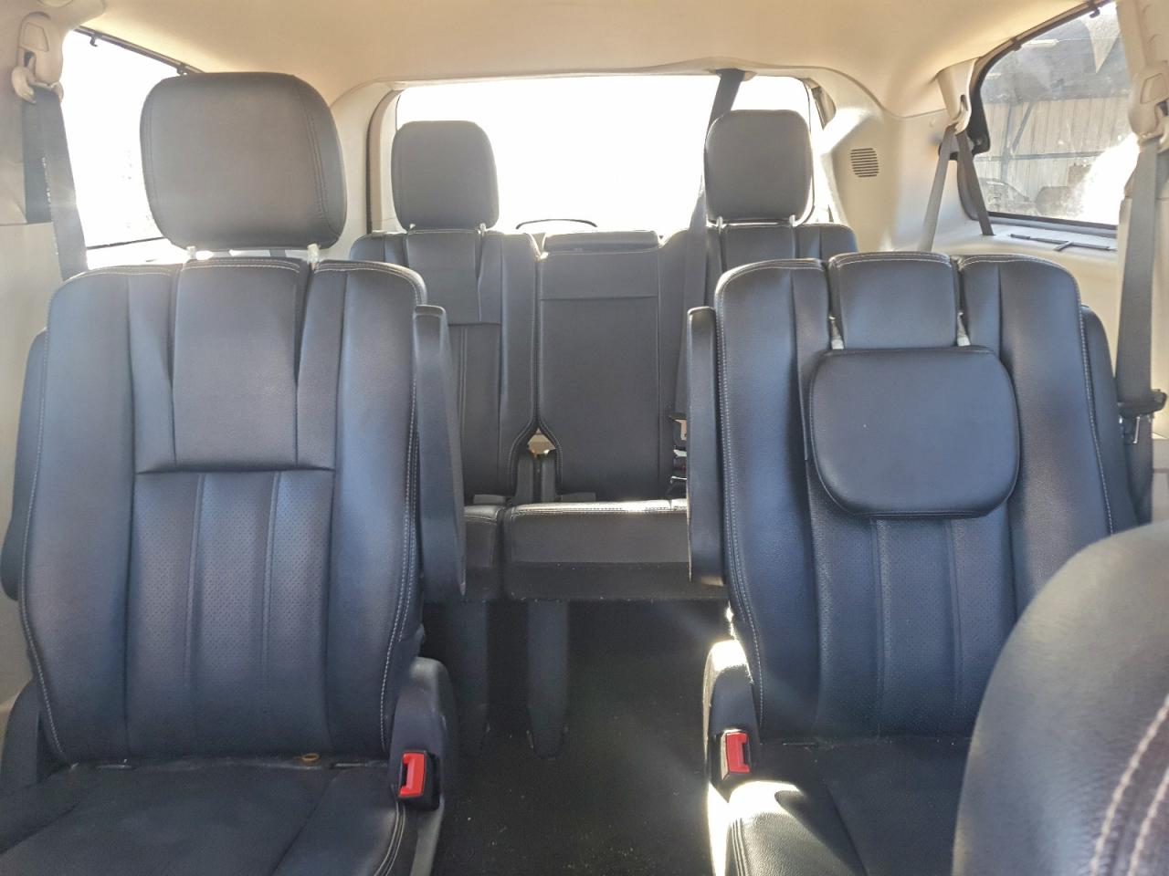 Chrysler Minivan Touring L Image 13